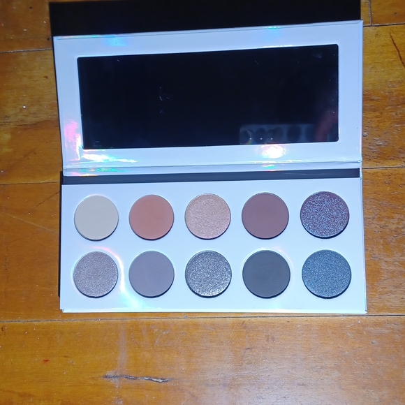 KKW Beauty CRYSTALLIZED Palette - Picture 3 of 4